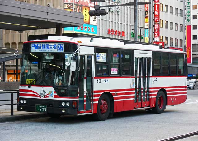 L200 295