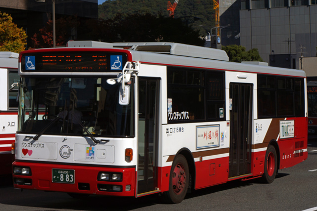 L200 883