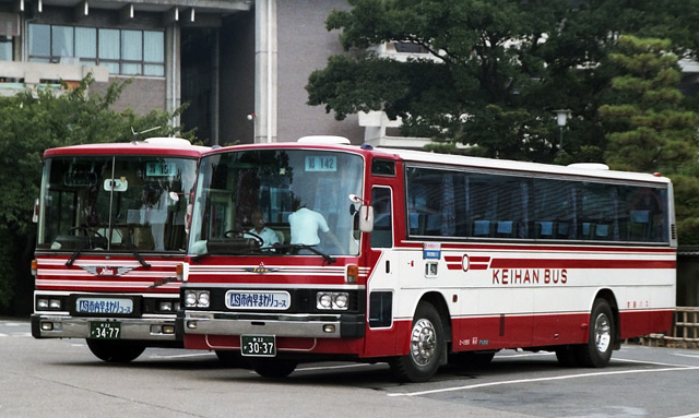 22 3037