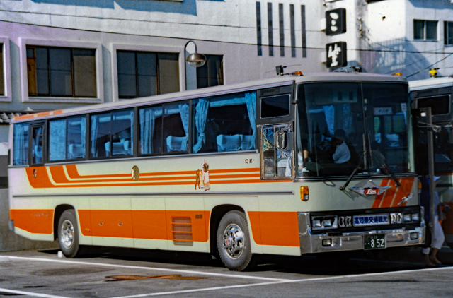22 852