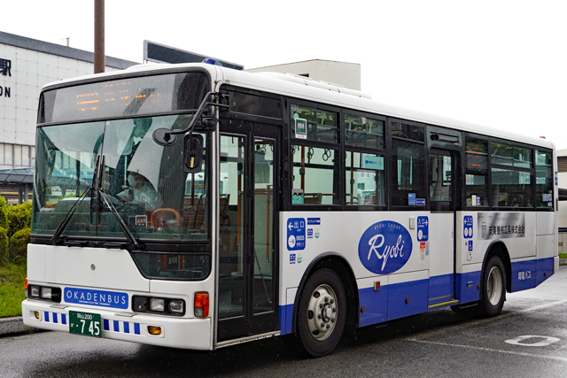 R200 745