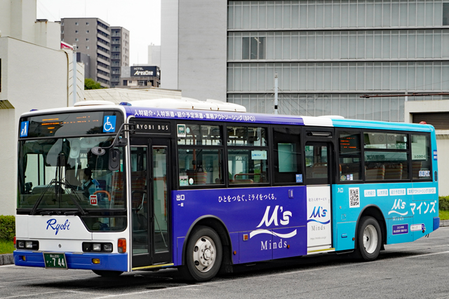 R200 744