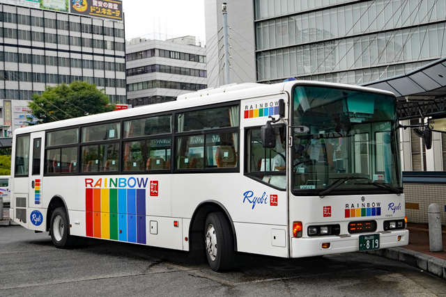 R200 819