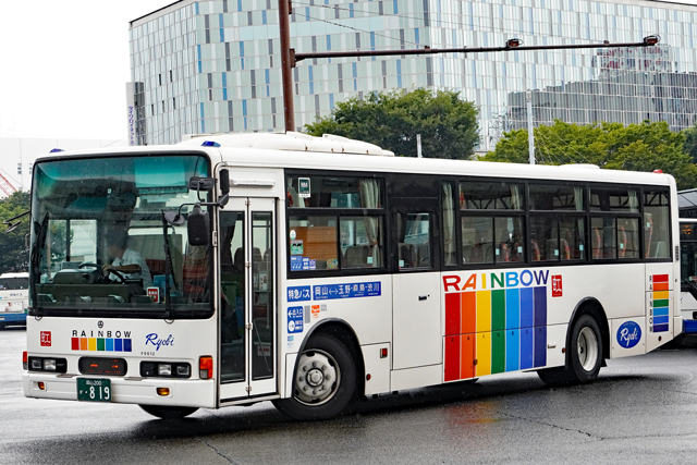 R200 819