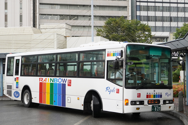 R200 827
