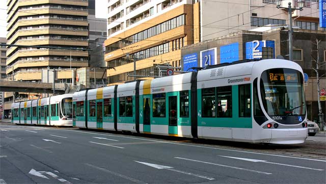 ５１０１と５１０３の縦列停車風景
