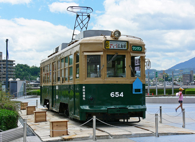 ６５４号　パンタグラフを立ててあります