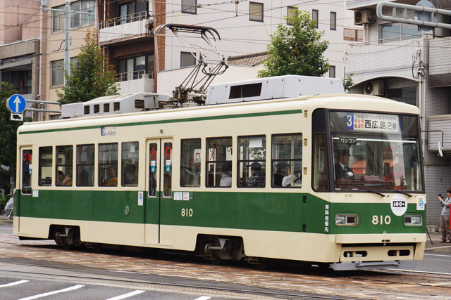 810