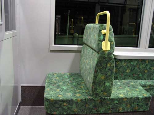 先頭車両の椅子