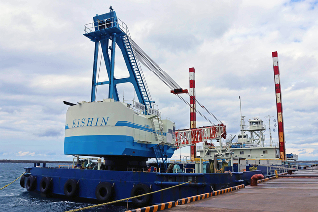 78栄伸号(台船)+第七十八栄伸丸(押船) 左舷前