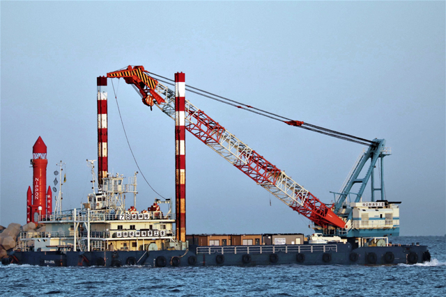 78栄伸号(台船)+第七十八栄伸丸(押船) 右舷