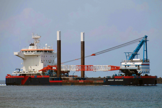 AUGUST EXPLORER 右舷前