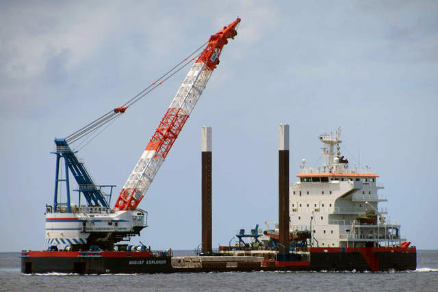 AUGUST EXPLORER 左舷前