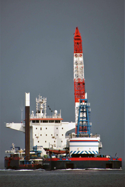 AUGUST EXPLORER 船首