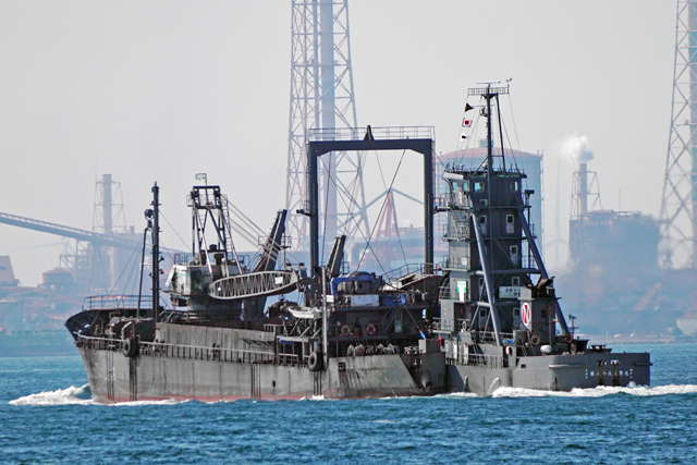 第八十八金栄丸（台船＋押船）　左舷後