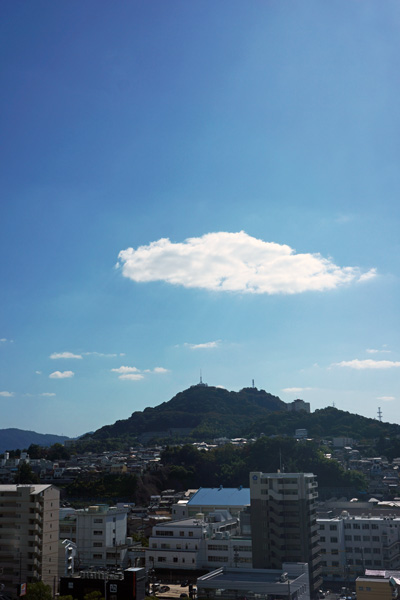 山が浮いてる!